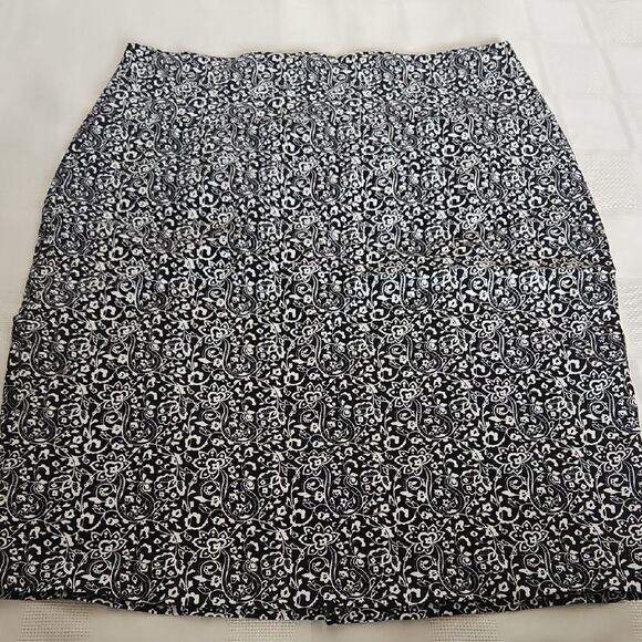 Suzy Shier Black and White Pencil Skirt Knee-Length Work - Picture 12 of 16